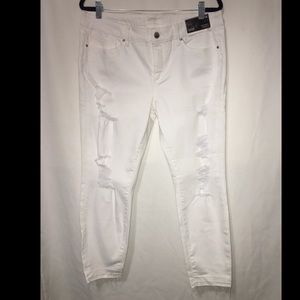 White distressed jeans